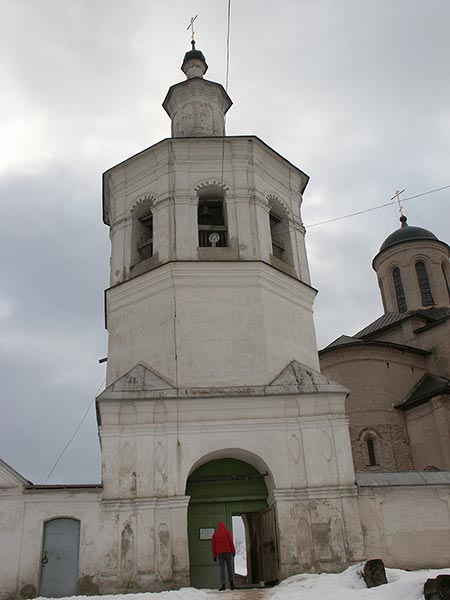 Смоленск: Запад: церковь Михаила Архангела (Свирская), с-в; 12.12.2004
