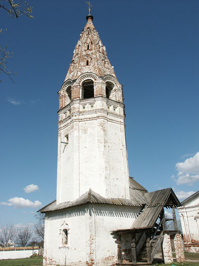 Суздаль: Александровский м-рь: колокольня собора Вознесенский, ю-в; 03.05.2004