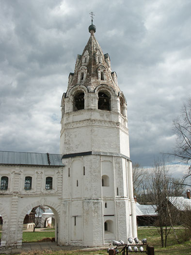 Суздаль: Покровский м-рь: колокольня собора Покровский, запад; 03.05.2004