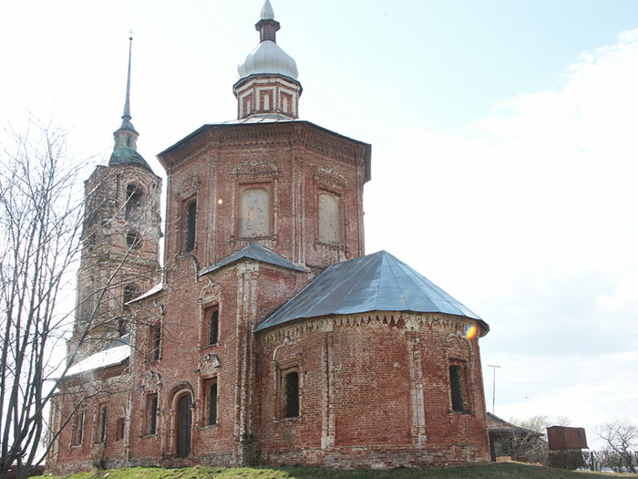 Суздаль: церковь Борисоглебская, ю-в; 03.05.2004