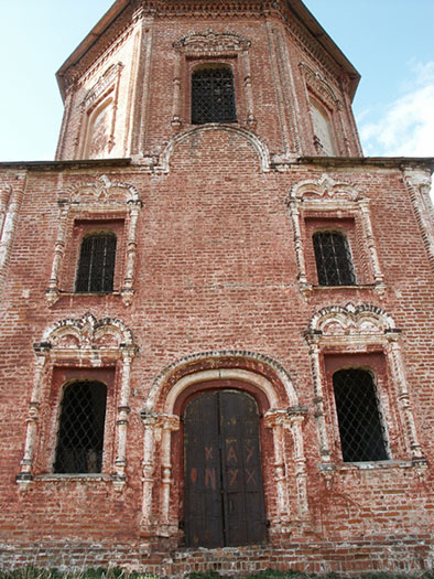 Суздаль: церковь Борисоглебская, юг; 03.05.2004