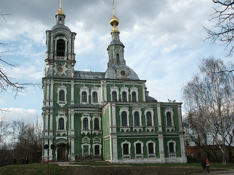 Владимир: Княгинин м-рь: юг церковь Никитская; 02.05.2004