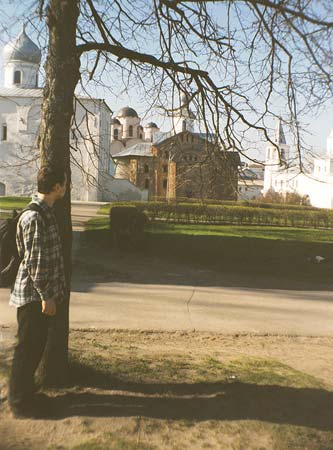 Великий Новгород: Торговая сторона: Ярославово дворище с ул.Ильина утром, 23.04.2000