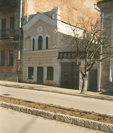 Великий Новгород: домик на ул.Ильина утром, 23.04.2000