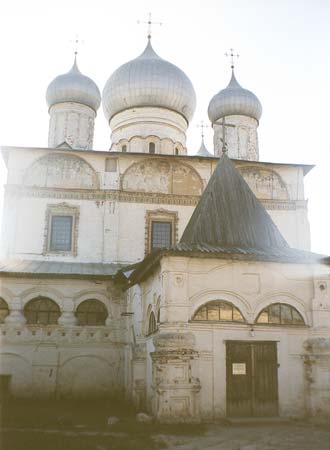 Великий Новгород: запад Знаменского собора на Торговой стороне, 23.04.2000