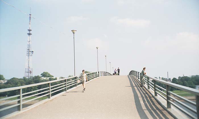 Великий Новгород: Мост "горбатый" в полдень; 17.08.2001