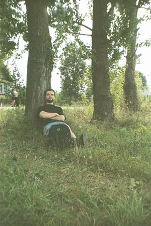 Великий Новгород: в ожидании автобуса в Вяжищах, 18.08.2001