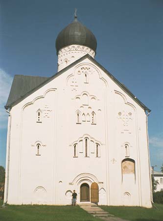 Великий Новгород: юг церковь Спаса Преображения на Ильине, 18.08.2001