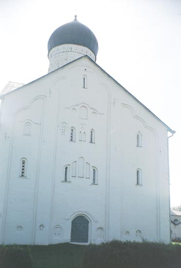 Великий Новгород: север церковь Спаса Преображения на Ильине, 18.08.2001
