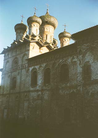 Великий Новгород: юг церковь Троицы Духова м-ря, 18.08.2001