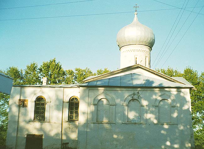 Великий Новгород: запад церковь Николы Белого; 18.08.2001