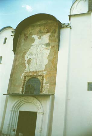 Великий Новгород: Софийский собор - Корсунские ворота с фресками; 19.08.2001