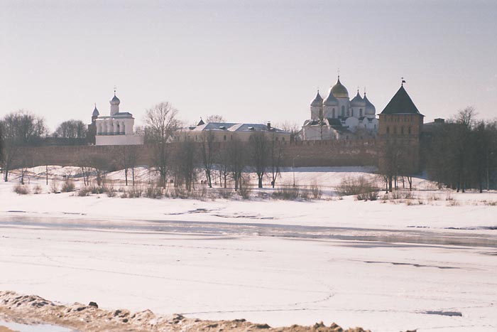Великий Новгород: Софийская сторона: Детинец через реку; 08.03.2003