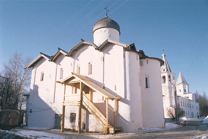 Великий Новгород: ю-в церковь Жён-Мироносиц на Торгу; 08.03.2003