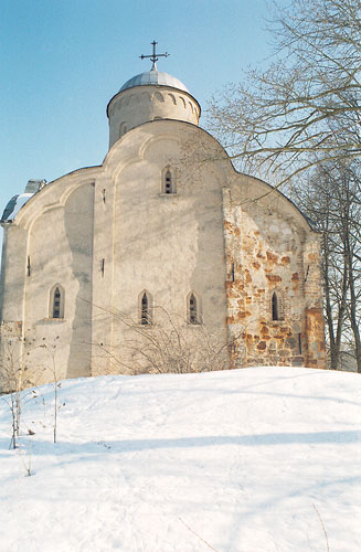 Великий Новгород: запад церковь Петра и Павла на Славне; 10.03.2003