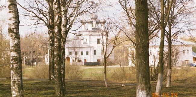 Вологда: ю-з церковь Иоанна Златоуста; 30.04.2002