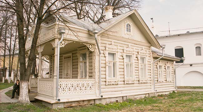 Вологда: деревянный дом в Кремле; 01.05.2002