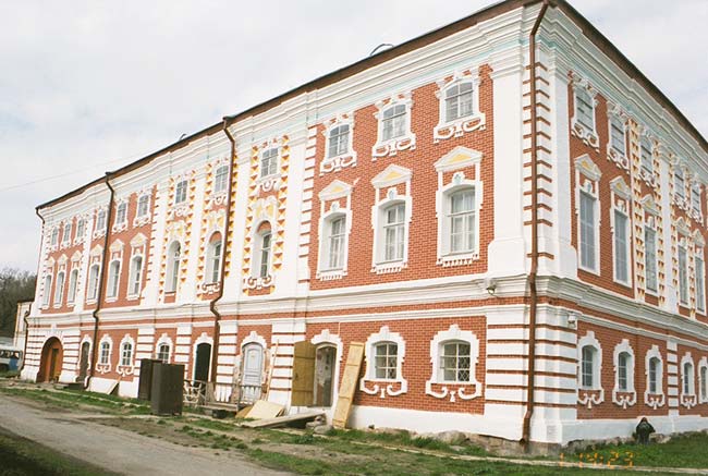 Вологда: палаты Иосифа Золотого с обратной стороны в Кремле; 01.05.2002
