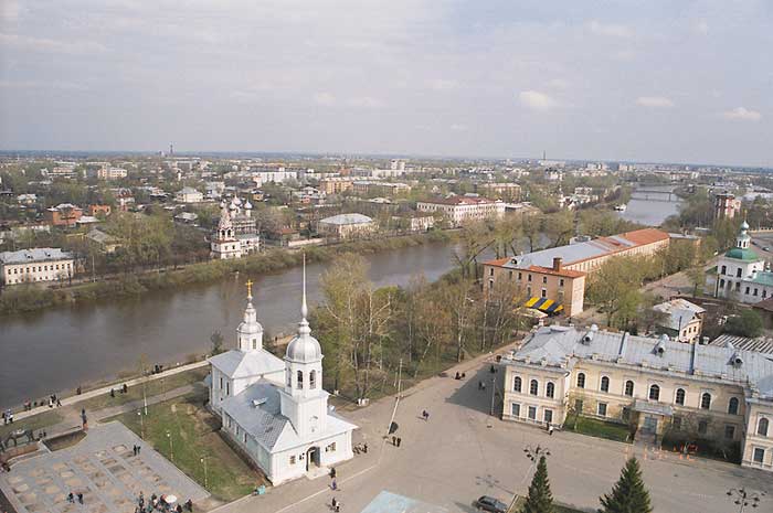 Вологда: Заречье с колокольни Софийского собора; 01.05.2002