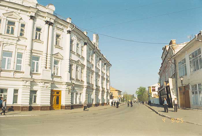 Вологда: ул.Каменный мост утром; 04.05.2002