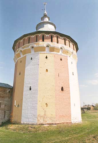 Прилуки: запад ю-з башни Спасо-Прилуцкого монастыря; 04.05.2002