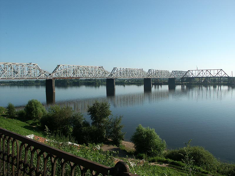 Ярославль: ж/д мост возле г-цы "Турист"; 02.08.2003