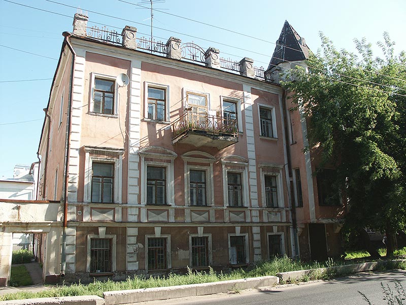Ярославль: старый дом на ул.Суркова,10; 02.08.2003