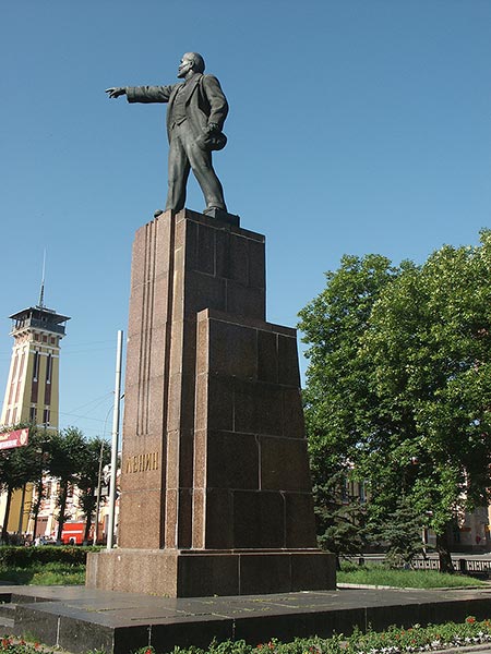 Ярославль: пам. Ленину на Красной пл.; 02.08.2003