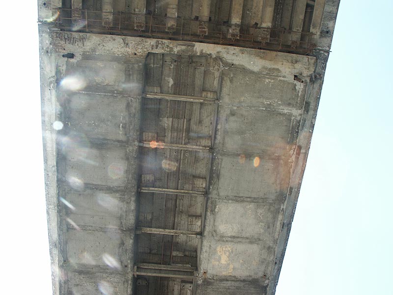 Ярославль: Октябрьский мост снизу; 02.08.2003