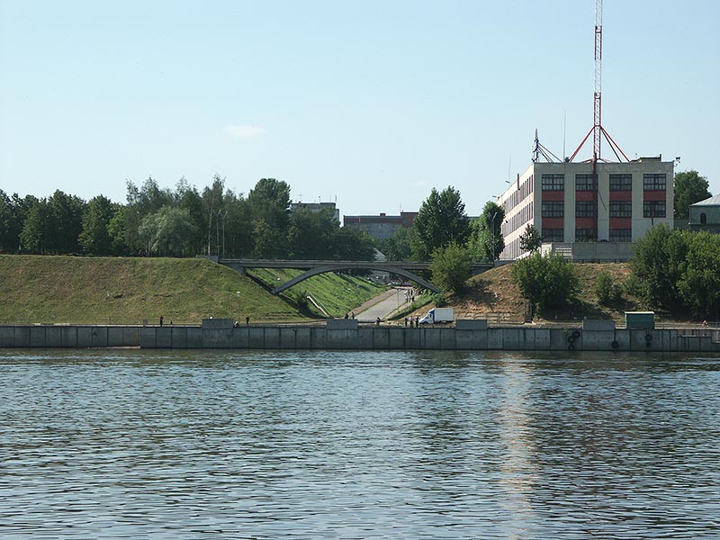 Ярославль: спуск к реке возле Окт.пл.; 02.08.2003