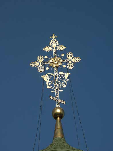Ярославль: крест центральной главы церковь Дмитрия Солунского, запад; 02.08.2003
