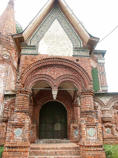 Ярославль: северное крыльцо церковь Иоанна Златоуста, север; 03.08.2003