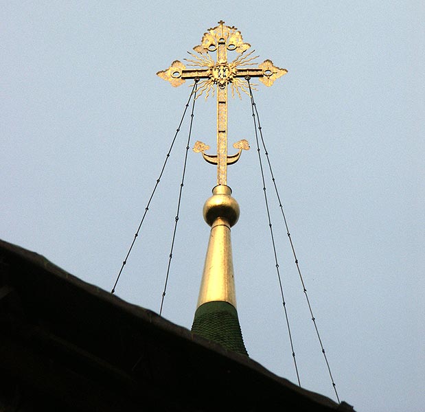 Ярославль: крест центральной главы церковь Николы Мокрого, запад; 03.08.2003