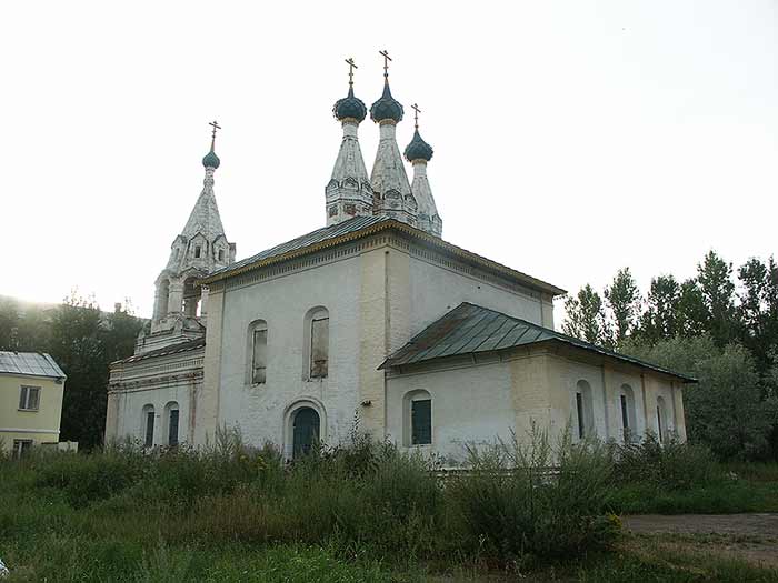 Ярославль: церковь Владимирская на Божедомке, ю-в; 03.08.2003