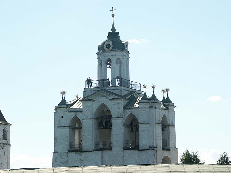 Ярославль: Спасо-Преображенский монастырь: звонница; 15:24 04.08.2005