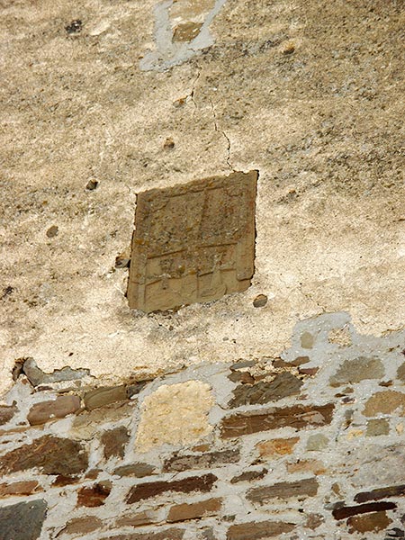Украина (Украïна): Крым (Крим): Судак: Генуэзская крепость: стена возле башни Паскуале Джудиче; 13:08 31.08.2005