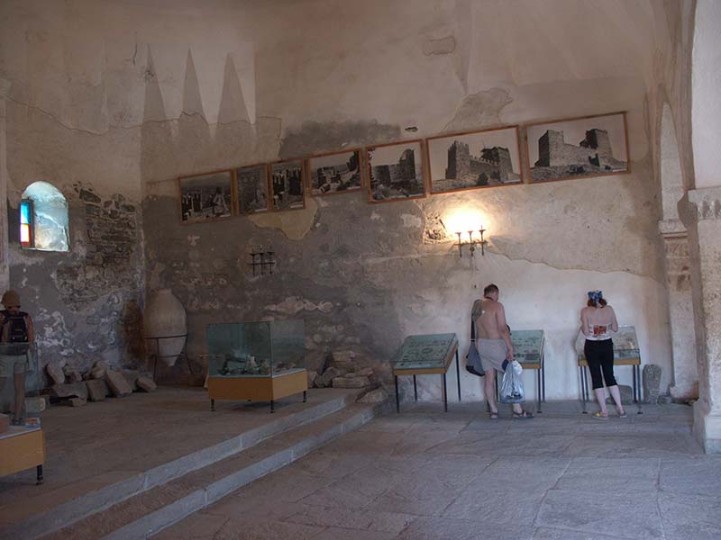 Украина (Украïна): Крым (Крим): Судак: Генуэзская крепость: мечеть; 13:40 31.08.2005