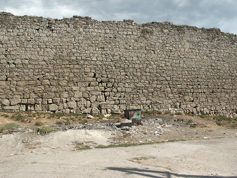 Украина (Украïна): Крым (Крим): Феодосия: Генуэзская крепость: стена возле башни Климента; 10:41 02.09.2005