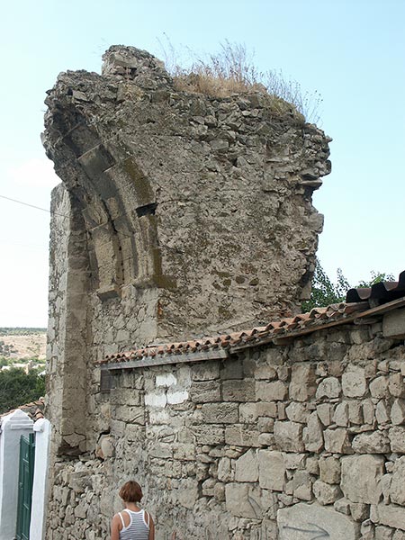 Украина (Украïна): Крым (Крим): Феодосия: Генуэзская крепость: башня возле башни Климента; 10:44 02.09.2005