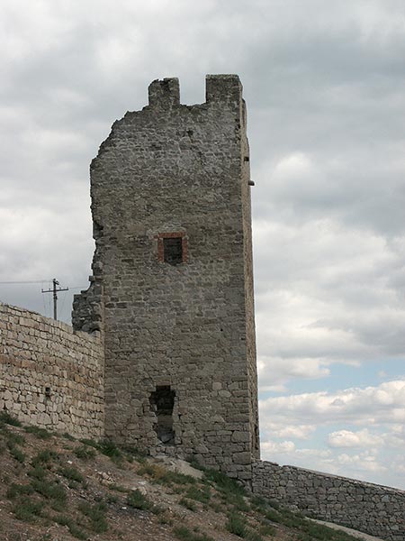 Украина (Украïна): Крым (Крим): Феодосия: Генуэзская крепость: башня Криско; 10:49 02.09.2005