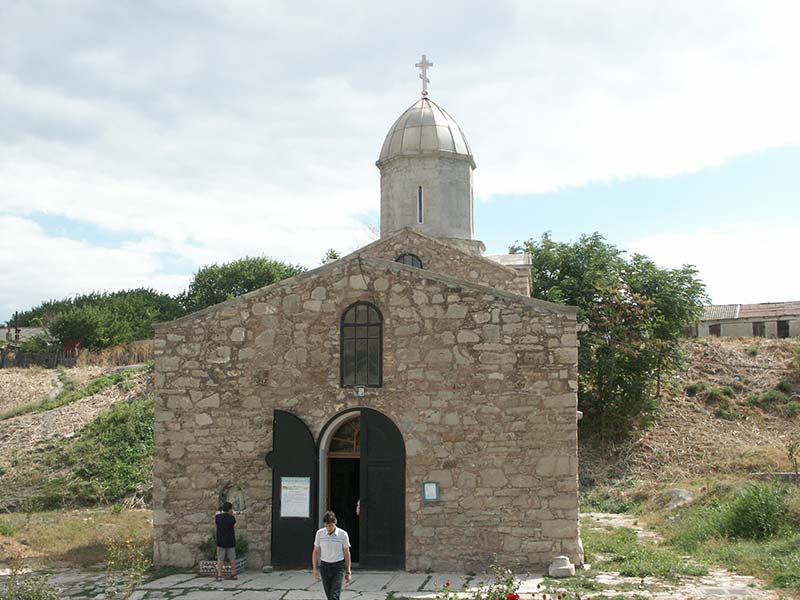 Украина (Украïна): Крым (Крим): Феодосия: Генуэзская крепость: церковь Иоанна Предтечи; 10:56 02.09.2005