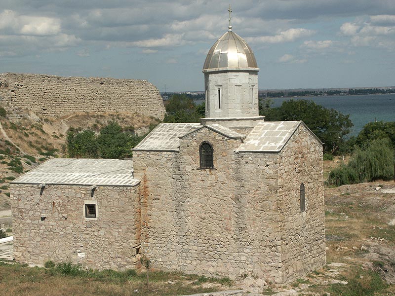 Украина (Украïна): Крым (Крим): Феодосия: Генуэзская крепость: церковь Иоанна Предтечи; 11:22 02.09.2005
