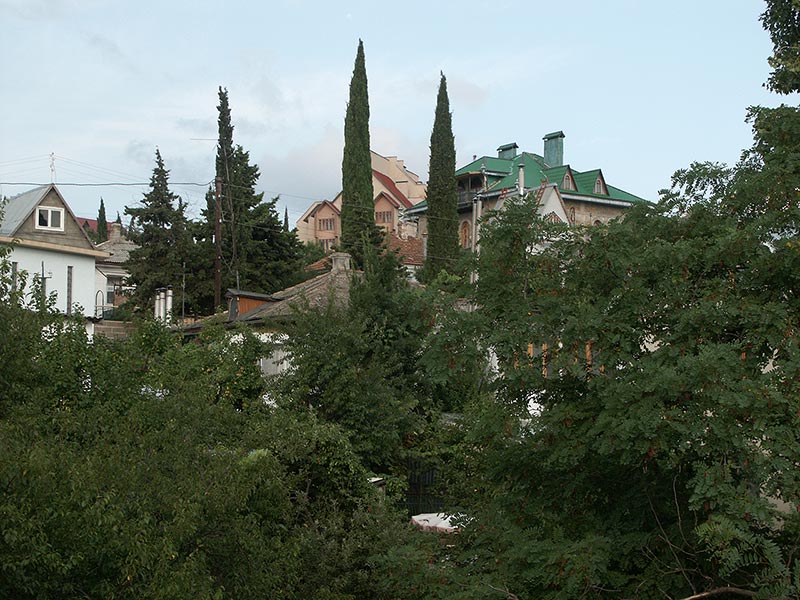 Украина (Украïна): Крым (Крим): Алушта: вид из окна дома на ул.Ленина,49; 07:53 04.09.2005
