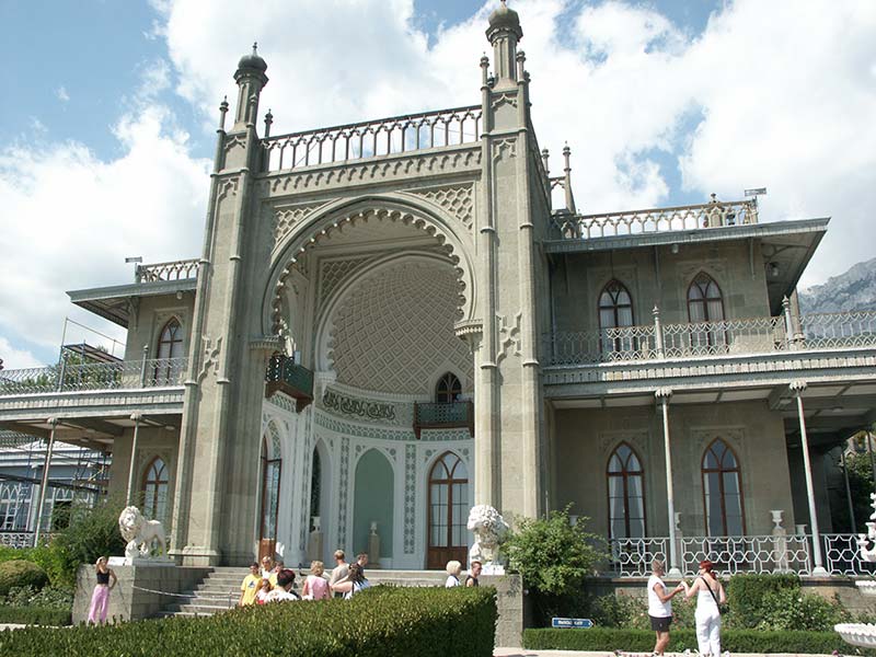 Украина (Украïна): Крым (Крим): Алупка: Воронцовский дворец: Главное здание; 13:13 06.09.2005