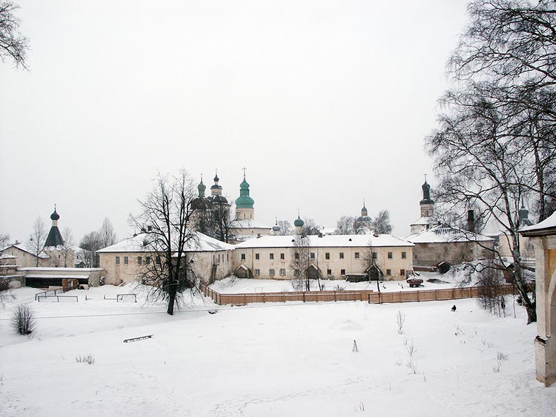 Кириллов: Кирилло-Белозерский м-рь: Б.Успенский м-рь, восток; 03.01.2005