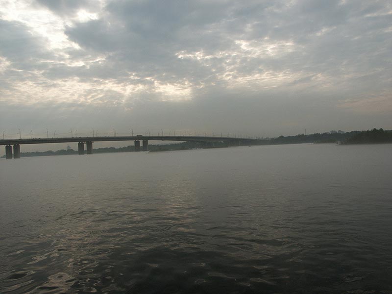 Красноярск: р.Енисей, мост между о.Татышев и ул.Мичурина; 14.07.2004