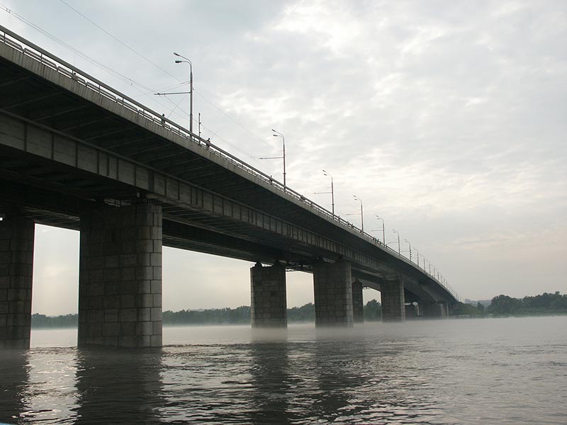 Красноярск: р.Енисей, мост между о.Татышев и ул.Мичурина; 14.07.2004