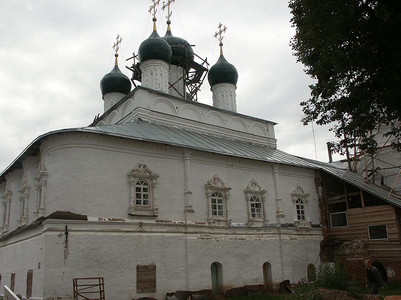 Переславль-Залесский: Никитская слобода, Никитский м-рь: север собор Богоявленский; 06.08.2003