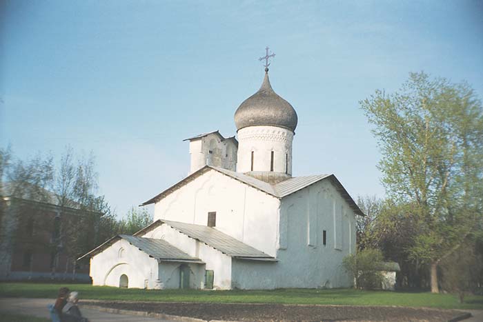 Псков: с-з церковь Николы с Усохи, 30.04.2001