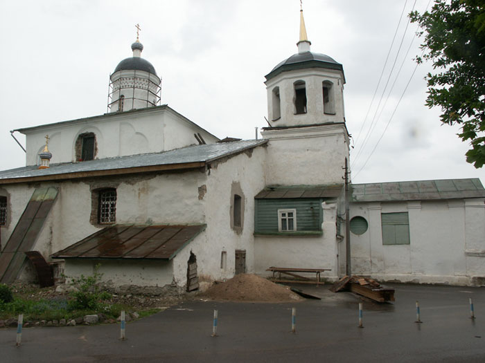 Псков: Запсковье: церковь Ильи Мокрого, север; 14.06.2004